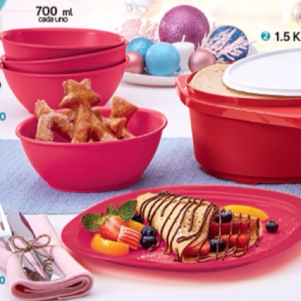 Tupperware Plates  and Soup plates Set of 8